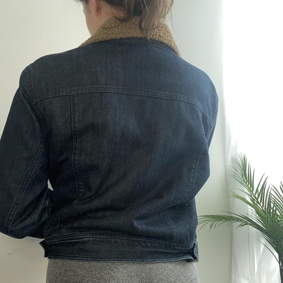 Vintage navy blue Jean jacket with brown fur collar - Picture 9 of 12